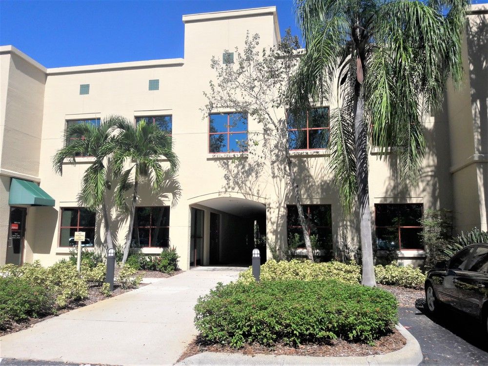 Live Oak Office Center: 2201 Cantu Court, Sarasota, FL 34232